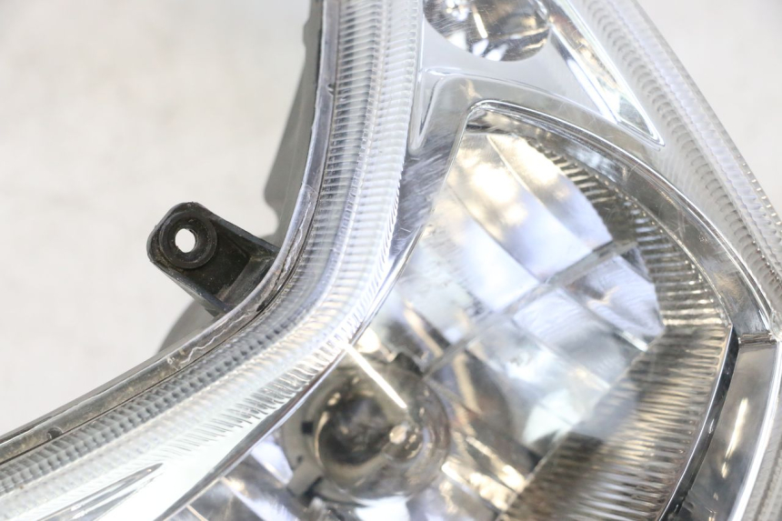 photo de PRZEDNIA LAMPA PEUGEOT KISBEE 4T 50 (2023 - 2026) - Alternatywny kąt