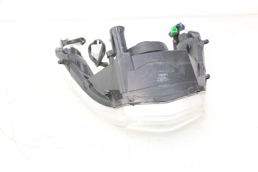 photo de PRZEDNIA LAMPA PEUGEOT KISBEE 4T 50 (2023 - 2026) - Zoom stanu zużycia