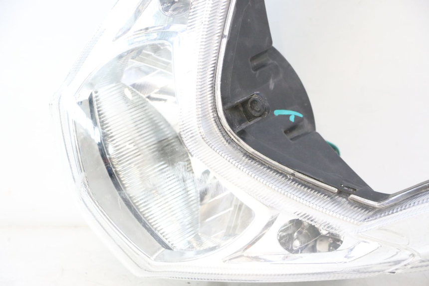 photo de PRZEDNIA LAMPA PEUGEOT KISBEE 4T 50 (2023 - 2026) - Inny kąt widzenia