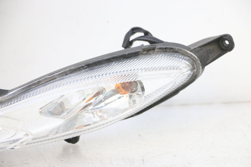 photo de PRZEDNIA LAMPA PEUGEOT KISBEE 4T 50 (2023 - 2026) - Zbliżenie techniczne