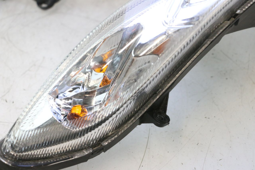 photo de PRZEDNIA LAMPA PEUGEOT KISBEE 4T 50 (2023 - 2026) - Widok ogólny