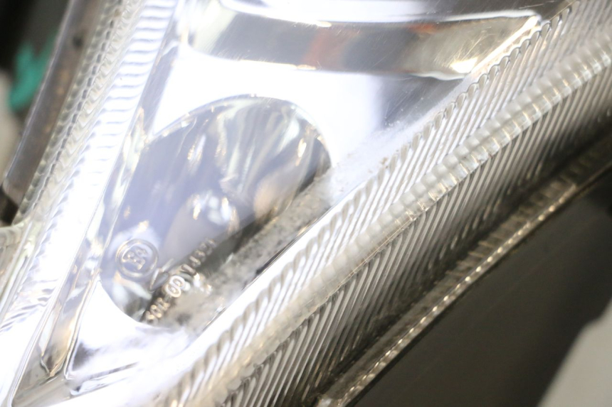 photo de PRZEDNIA LAMPA PEUGEOT KISBEE 4T 50 (2023 - 2026) - Punkty mocowania