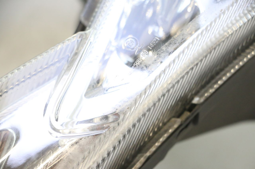 photo de PRZEDNIA LAMPA PEUGEOT KISBEE 4T 50 (2023 - 2026) - Stan powierzchni