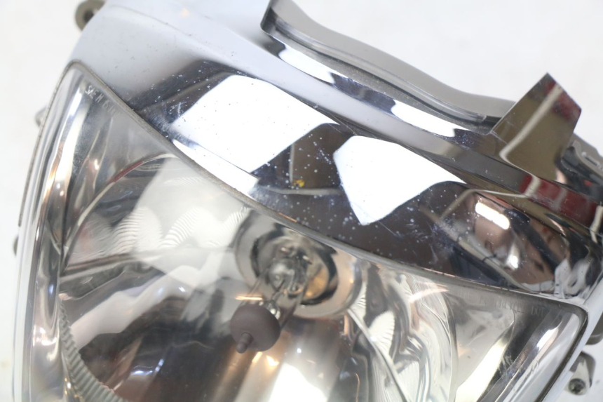 photo de REFLEKTOR PRZEDNI PIAGGIO LIBERTY IGET 4T 50 (2015 - 2020) - Zoom stanu zużycia