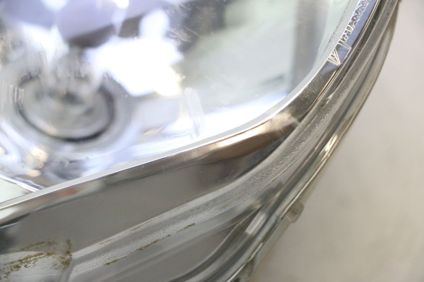 photo de REFLEKTOR PRZEDNI PIAGGIO LIBERTY IGET 4T 50 (2015 - 2020) - Zbliżenie komponentów