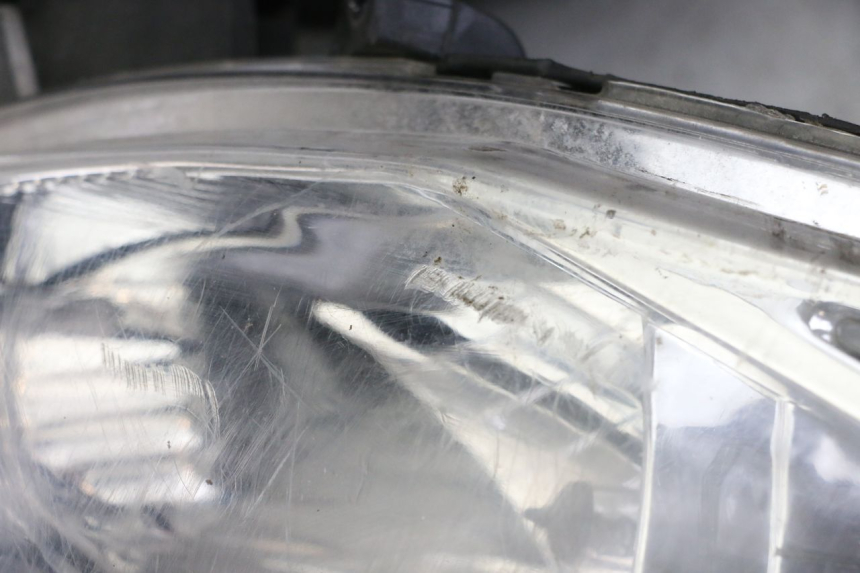 photo de REFLEKTOR PRZEDNI LONGJIA SHARPY 125 (2020 - 2024) - Stan powierzchni