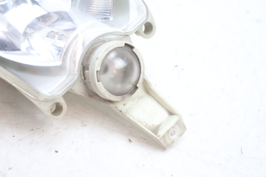 photo de PRZEDNIA LAMPA PEUGEOT LUDIX PRO 2T 50 (2010 - 2017) - Zoom stanu zużycia
