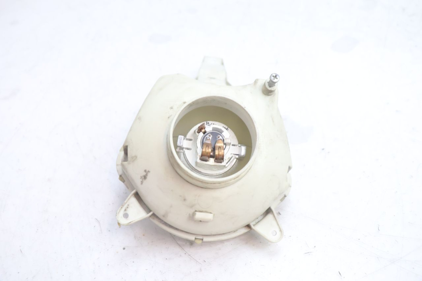 photo de PRZEDNIA LAMPA PEUGEOT LUDIX PRO 2T 50 (2010 - 2017) - Stan powierzchni