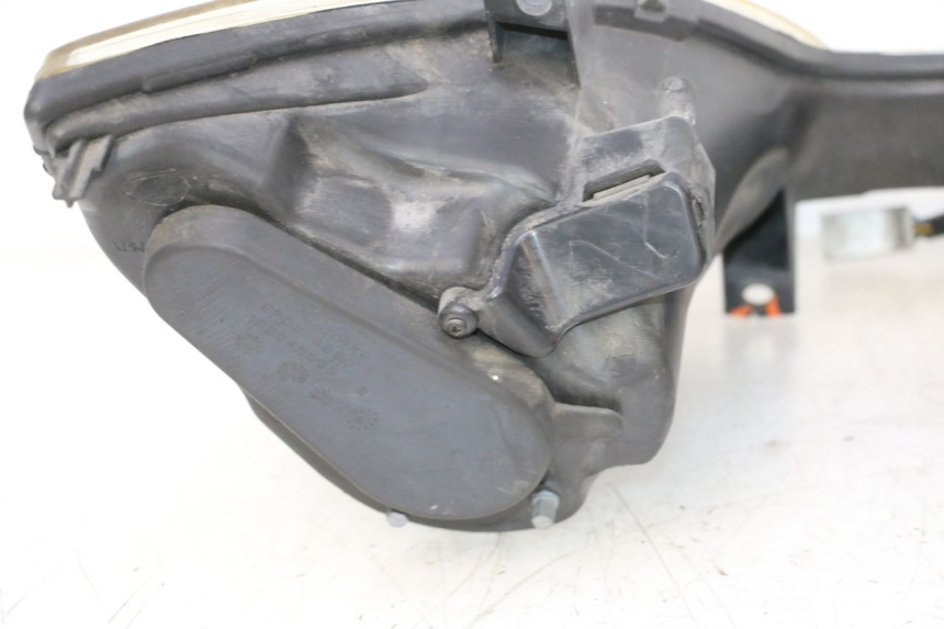photo de REFLEKTOR PRZEDNI PIAGGIO MP3 RL 250 (2006 - 2010) - Zoom stanu zużycia