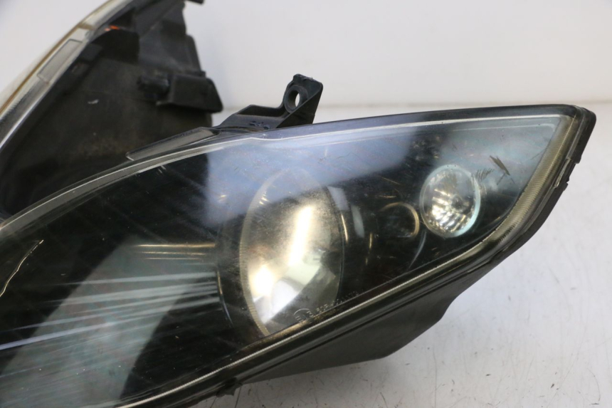 photo de REFLEKTOR PRZEDNI PIAGGIO MP3 RL 250 (2006 - 2010) - Punkty mocowania