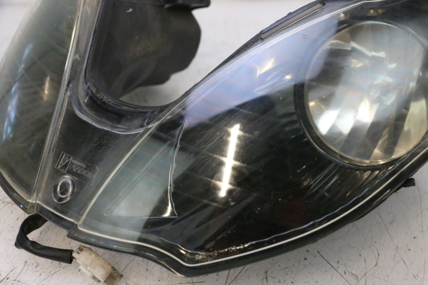 photo de REFLEKTOR PRZEDNI PIAGGIO MP3 RL 250 (2006 - 2010) - Stan powierzchni