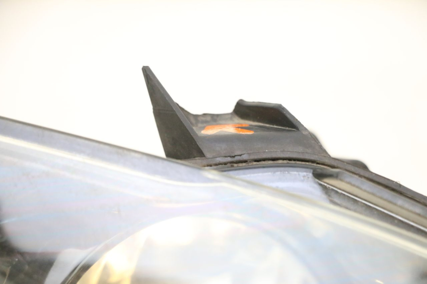 photo de REFLEKTOR PRZEDNI PIAGGIO MP3 RL 250 (2006 - 2010) - Szczegóły charakterystyczne