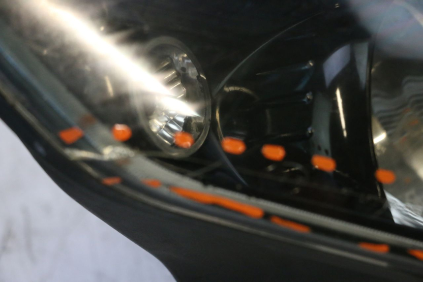 photo de REFLEKTOR PRZEDNI PIAGGIO MP3 RL 250 (2006 - 2010) - Widok ogólny