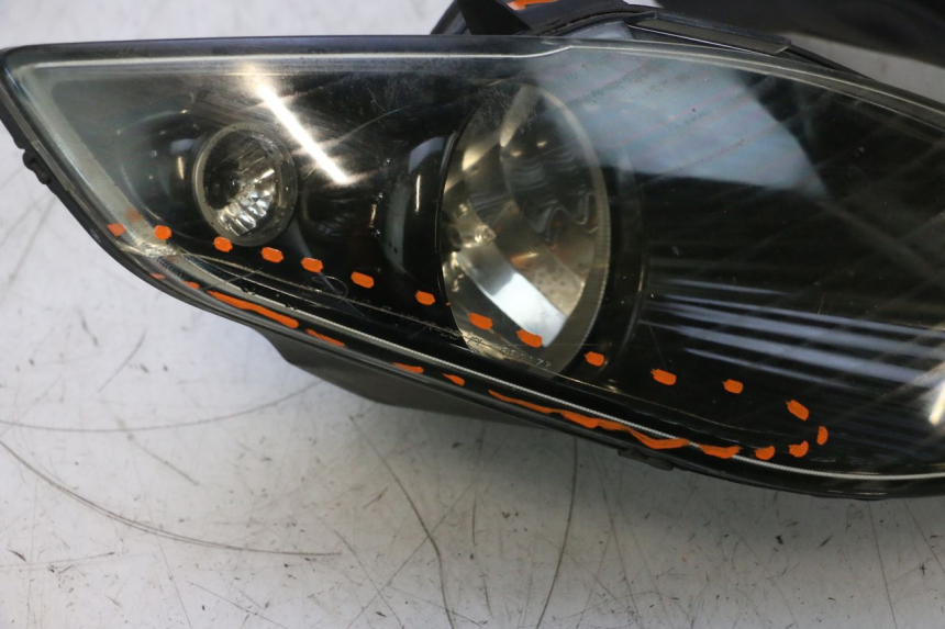 photo de REFLEKTOR PRZEDNI PIAGGIO MP3 RL 250 (2006 - 2010) - Punkty mocowania