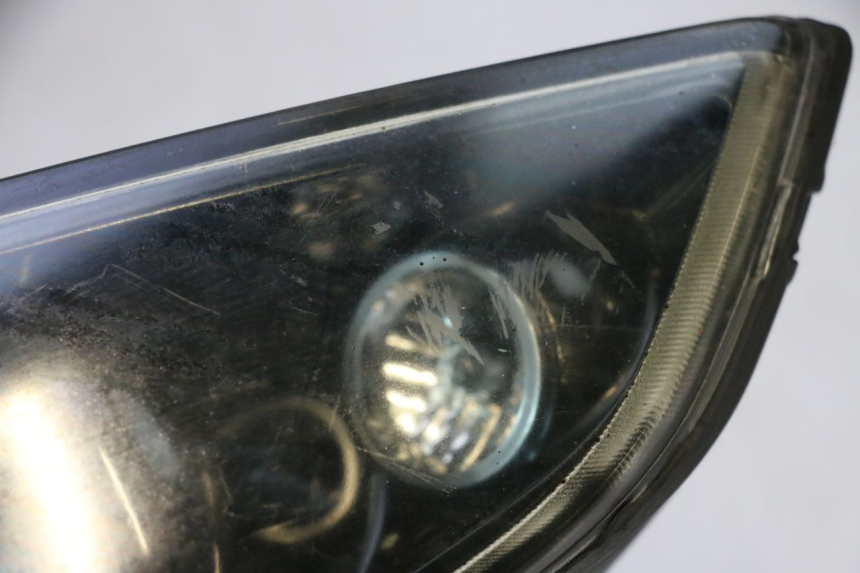 photo de REFLEKTOR PRZEDNI PIAGGIO MP3 RL 250 (2006 - 2010) - Stan powierzchni