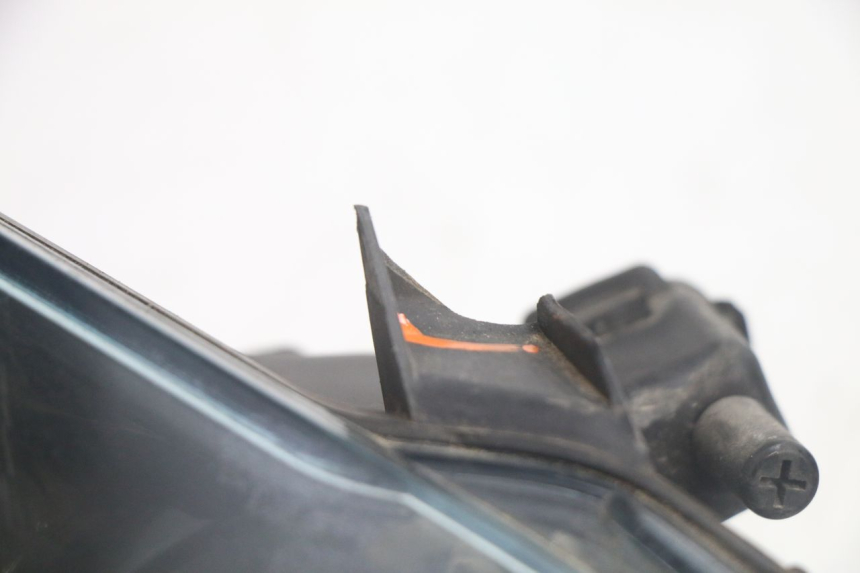 photo de REFLEKTOR PRZEDNI PIAGGIO MP3 125 (2006 - 2014) - Zoom stanu zużycia