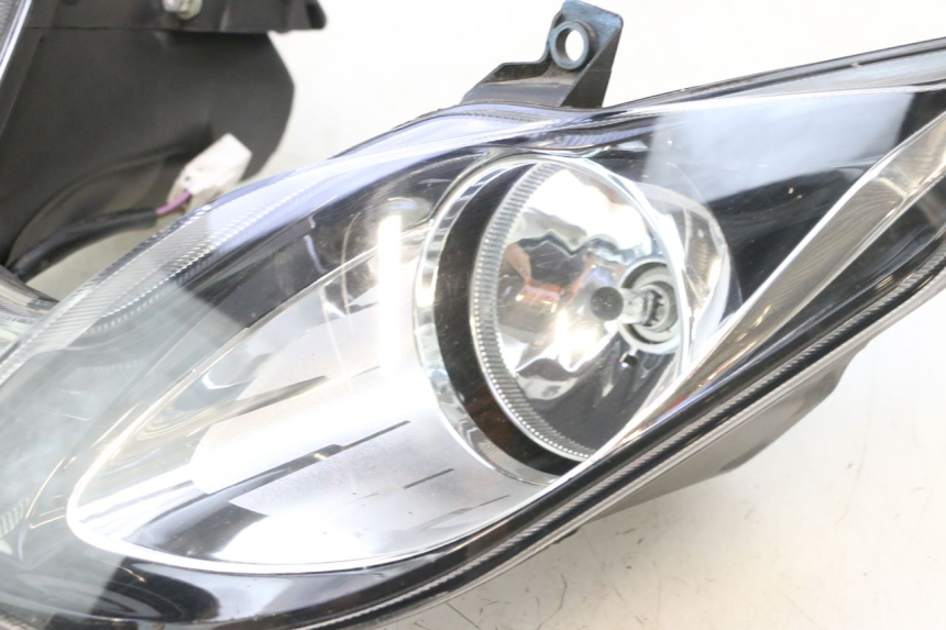 photo de REFLEKTOR PRZEDNI PIAGGIO MP3 500 (2016 - 2018) - Alternatywny kąt