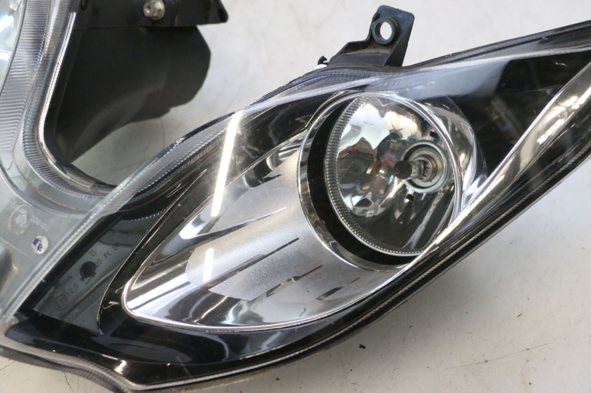 photo de REFLEKTOR PRZEDNI PIAGGIO MP3 500 (2016 - 2018) - Zbliżenie techniczne