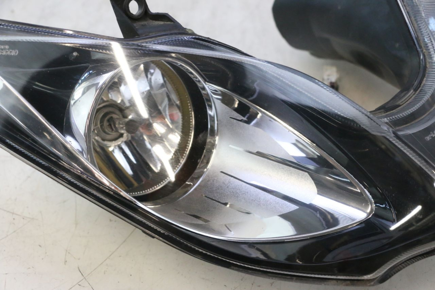 photo de REFLEKTOR PRZEDNI PIAGGIO MP3 500 (2016 - 2018) - Widok ogólny
