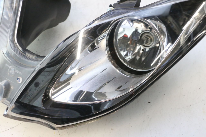 photo de REFLEKTOR PRZEDNI PIAGGIO MP3 500 (2016 - 2018) - Punkty mocowania