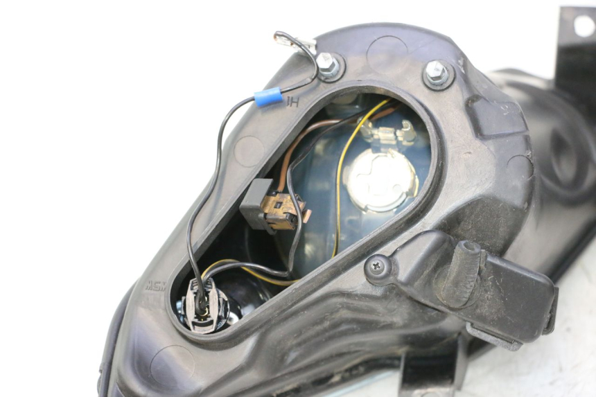 photo de REFLEKTOR PRZEDNI PIAGGIO MP3 125 (2006 - 2014) - Szczegóły charakterystyczne
