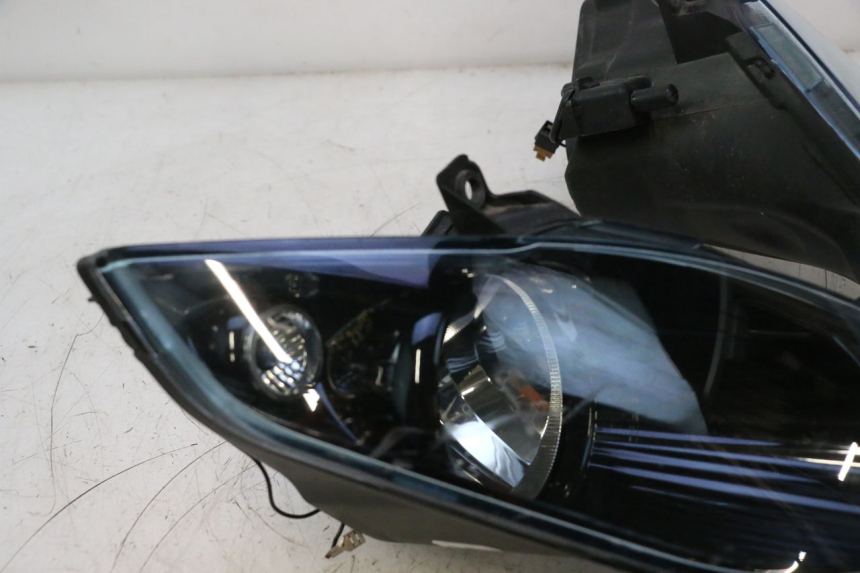 photo de REFLEKTOR PRZEDNI PIAGGIO MP3 125 (2006 - 2014) - Widok główny
