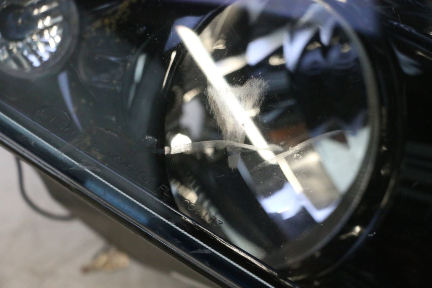 photo de REFLEKTOR PRZEDNI PIAGGIO MP3 125 (2006 - 2014) - Zoom stanu zużycia