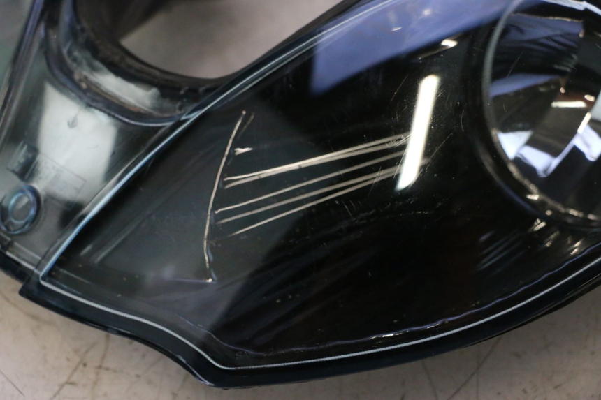 photo de REFLEKTOR PRZEDNI PIAGGIO MP3 125 (2006 - 2014) - Zbliżenie techniczne