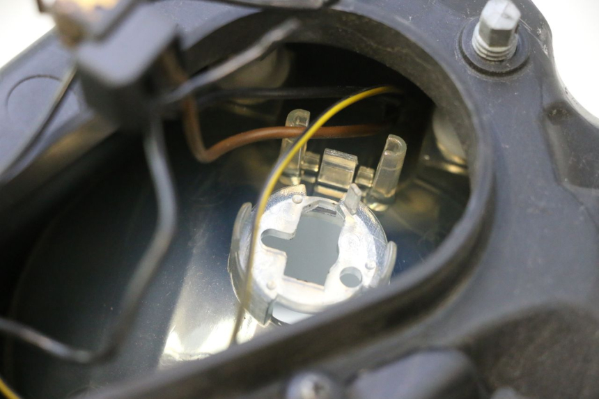 photo de REFLEKTOR PRZEDNI PIAGGIO MP3 125 (2006 - 2014) - Widok ogólny