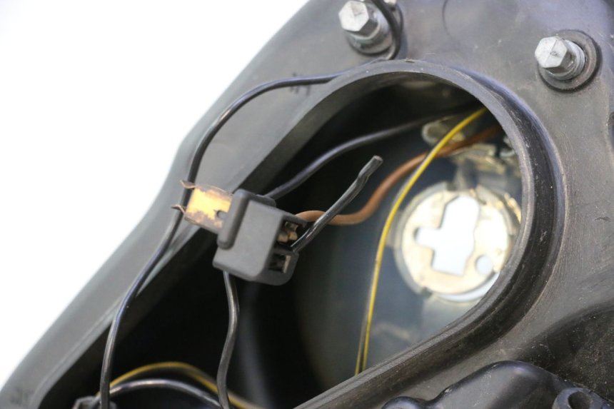 photo de REFLEKTOR PRZEDNI PIAGGIO MP3 125 (2006 - 2014) - Stan powierzchni