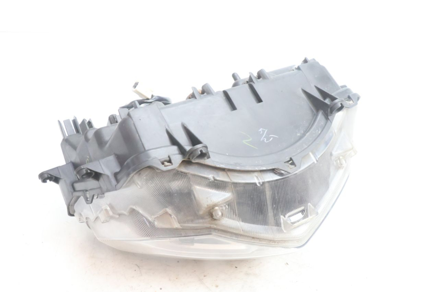 photo de PRZEDNIA LAMPA YAMAHA N-MAX NMAX 125 (2021 - 2024) - Zbliżenie techniczne