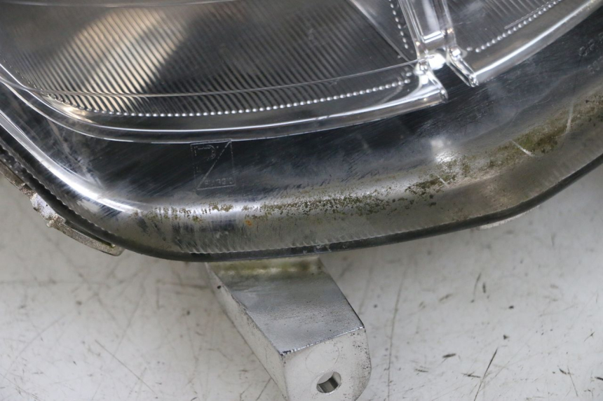 photo de REFLEKTOR PRZEDNI PIAGGIO NEW TYPHOON 50 (2018 - 2021) - Szczegóły charakterystyczne