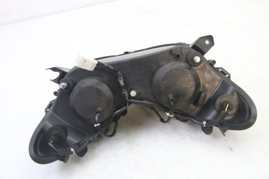 photo de REFLEKTOR PRZEDNI PIAGGIO NRG POWER PUREJET 50 (2018 - 2021) - Zbliżenie komponentów