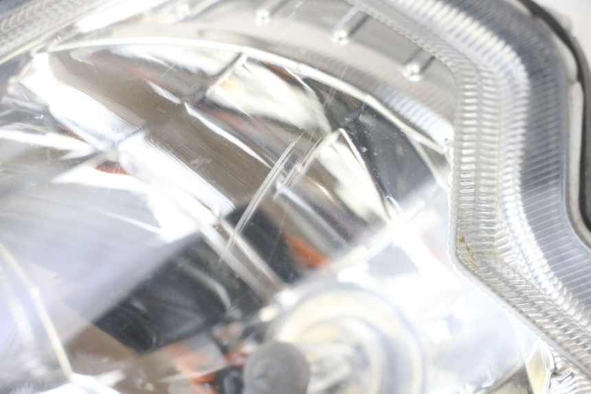 photo de REFLEKTOR PRZEDNI SYM ORBIT 2 4T 50 (2008 - 2017) - Zbliżenie komponentów