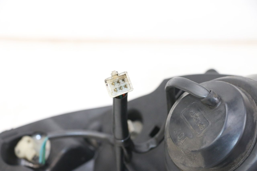 photo de REFLEKTOR PRZEDNI PEUGEOT ELYSTAR 125 (2002 - 2007) - Zbliżenie techniczne