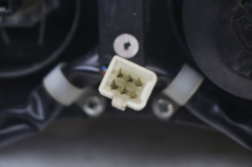 photo de REFLEKTOR PRZEDNI PIAGGIO BEVERLY 125 (1998 - 2005) - Punkty mocowania