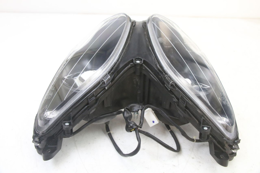 photo de REFLEKTOR PRZEDNI PIAGGIO NRG POWER PUREJET 50 (2018 - 2021) - Zbliżenie techniczne