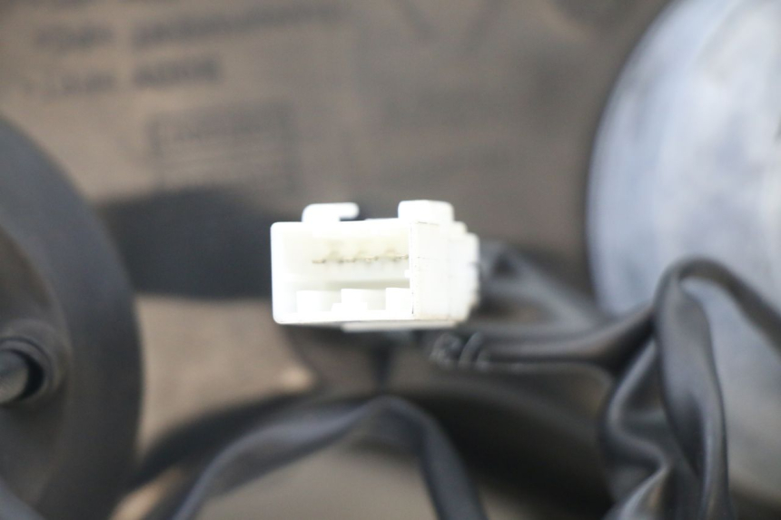 photo de REFLEKTOR PRZEDNI PIAGGIO NRG POWER PUREJET 50 (2018 - 2021) - Stan powierzchni