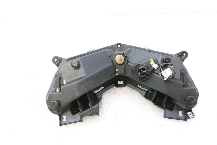 photo de PRZEDNIA LAMPA JM MOTORS R-MAX TECH 50 (2024 - 2026) - Zbliżenie komponentów