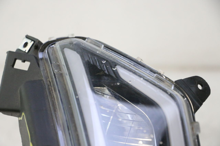 photo de PRZEDNIA LAMPA JM MOTORS R-MAX TECH 50 (2024 - 2026) - Inny kąt widzenia
