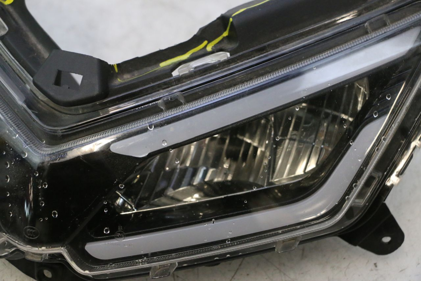 photo de PRZEDNIA LAMPA JM MOTORS R-MAX TECH 50 (2024 - 2026) - Stan powierzchni