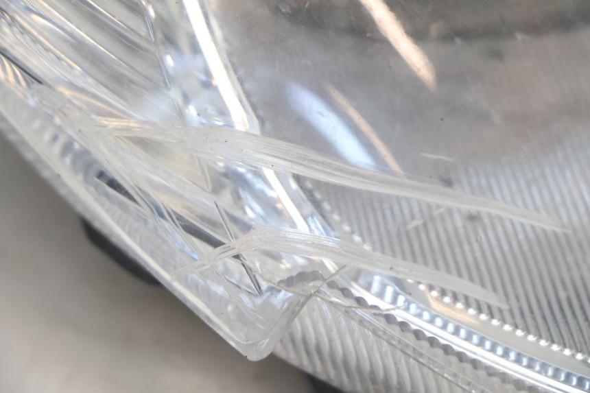 photo de REFLEKTOR PRZEDNI KEEWAY RY6 2T 50 (2011 - 2019) - Zoom stanu zużycia
