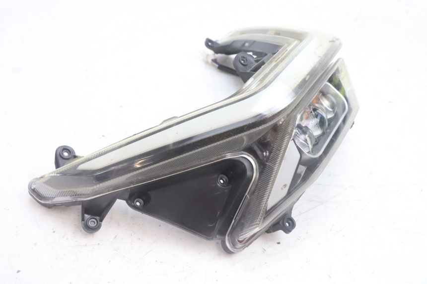 photo de REFLEKTOR PRZEDNI JM MOTORS SANTANA EVO 50 (2024 - 2026) - Zbliżenie techniczne