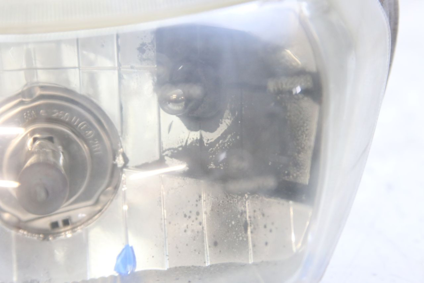 photo de REFLEKTOR PRZEDNI JM MOTORS SANTANA 50 (2014 - 2023) - Zoom stanu zużycia