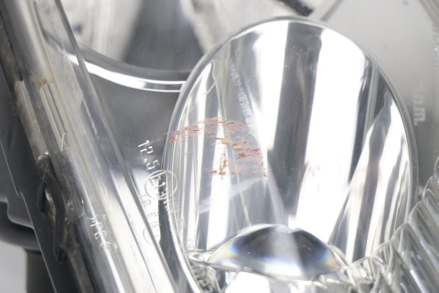 photo de REFLEKTOR PRZEDNI PEUGEOT SATELIS COMPRESSOR K15 125 (2006 - 2009) - Stan powierzchni