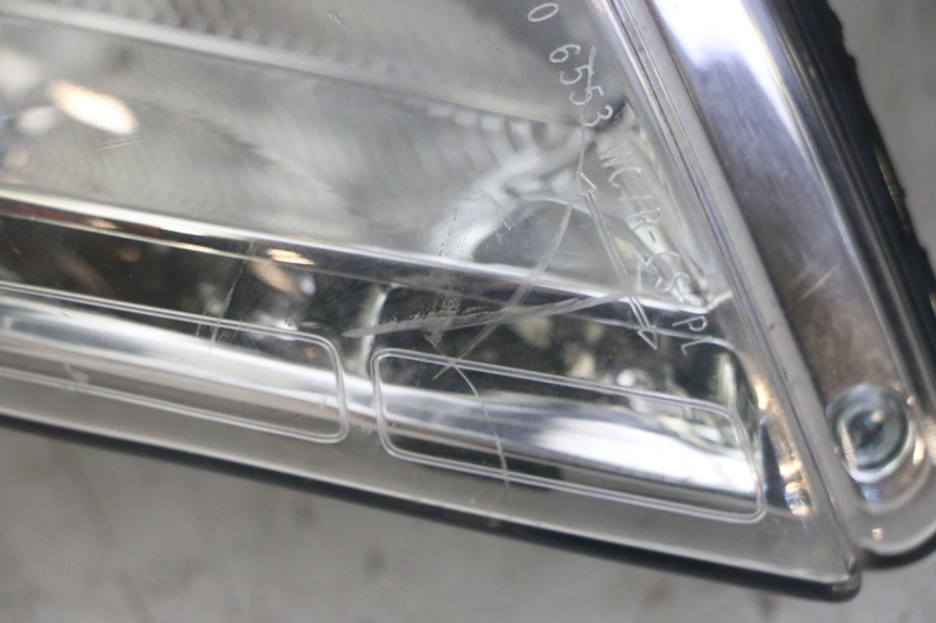 photo de REFLEKTOR PRZEDNI PEUGEOT SATELIS 125 (2013 - 2018) - Szczegół części