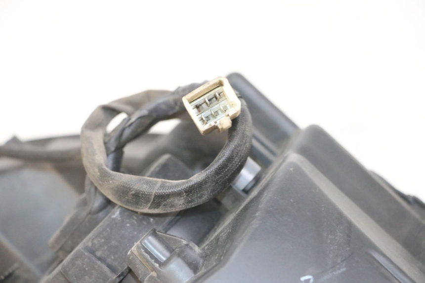 photo de REFLEKTOR PRZEDNI PEUGEOT SATELIS 125 (2013 - 2018) - Zbliżenie techniczne