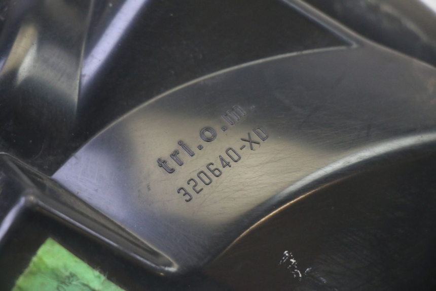 photo de REFLEKTOR PRZEDNI PEUGEOT SATELIS 125 (2006 - 2009) - Szczegóły charakterystyczne