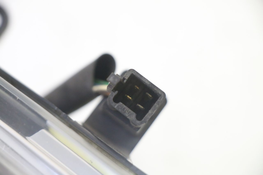 photo de REFLEKTOR PRZEDNI PEUGEOT SATELIS 125 (2006 - 2009) - Zbliżenie komponentów