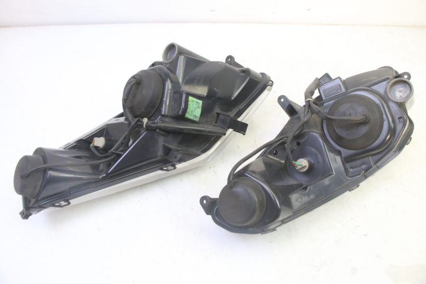 photo de REFLEKTOR PRZEDNI PEUGEOT SATELIS 125 (2006 - 2009) - Stan powierzchni